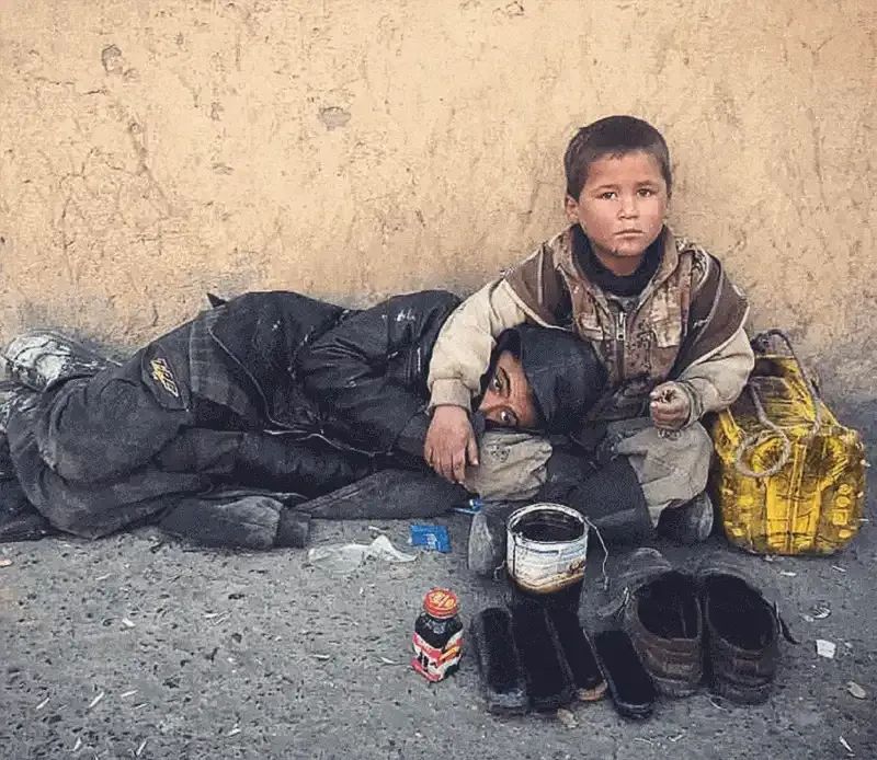 A-shoe-shine-micro-business-on-the-streets-of-Kabul