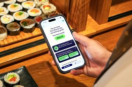 A person using the feijoa app on their phone
