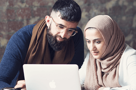 Bariz-Shah-and-Saba-Afrasyabi-looking-at-laptop-screen