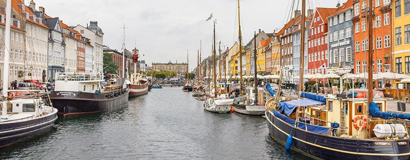 Copenhagen-boats-and-buildings