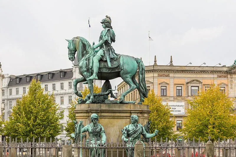 Copenhagen-statue-of-man-on-horse