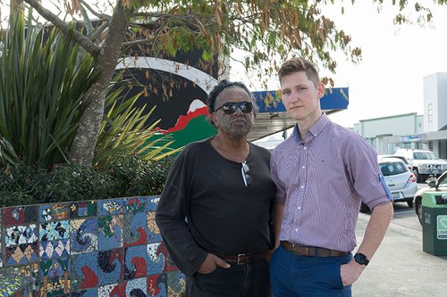 Don-Laing-posing-with-a-Kaitaia-local