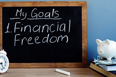 New Year goal of Financial Freedom written on chalkboard