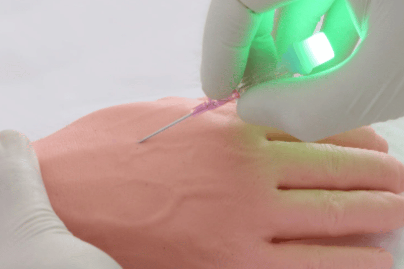 Demonstration of the light turning green when vein has been found.