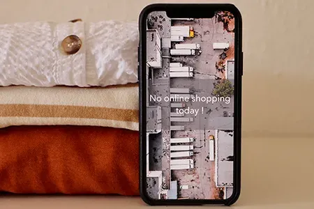smartphone-with-message-no-online-shopping-today