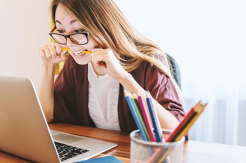 woman-biting-on-pencil-while-looking-at-laptop-screen-article.jpg